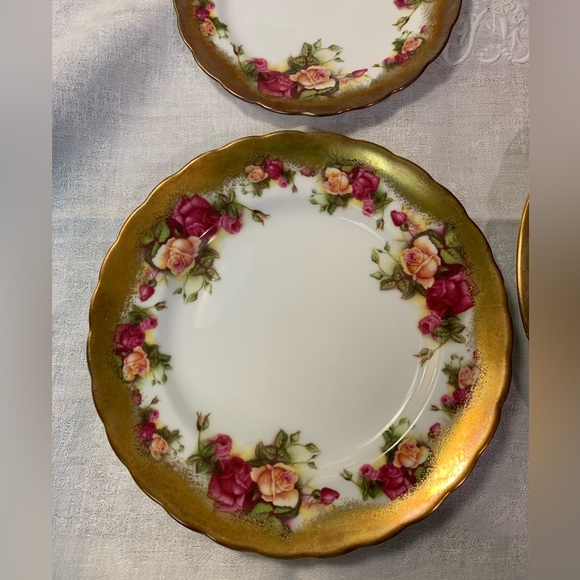 5-piece place setting of ‘Golden Rose’ by Royal Chelsea. - Picture 5 of 16